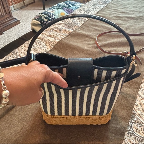 Kate spade ♠️ white, navy handbag or Crossbody - Picture 4 of 4
